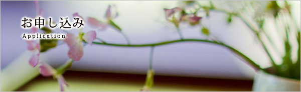 �\������